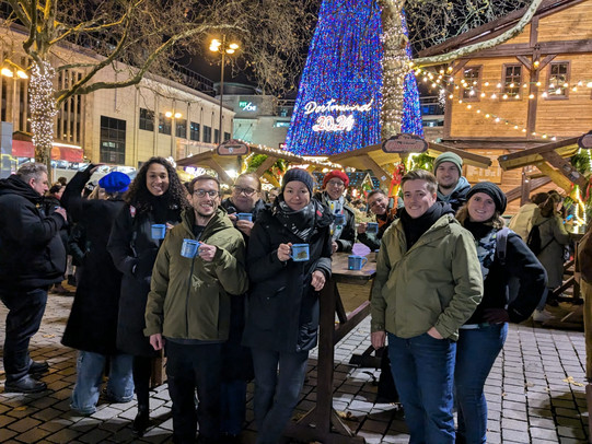 Mitarbeiter des Lehrstuhls Technische Biochemie auf dem Weihnachtsmarkt in Dortmund