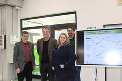 Das Prüfungskomitee mit Erin Jordan vor ihrer Präsentation