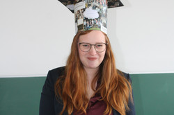 Saskia Spitzer mit ihrem Doktorhut